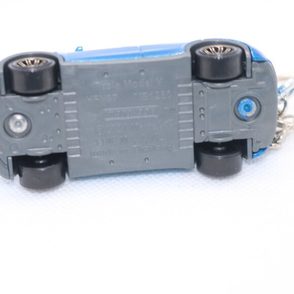 Matchbox blue Tesla Y model custom keychain - Picture 5 of 5